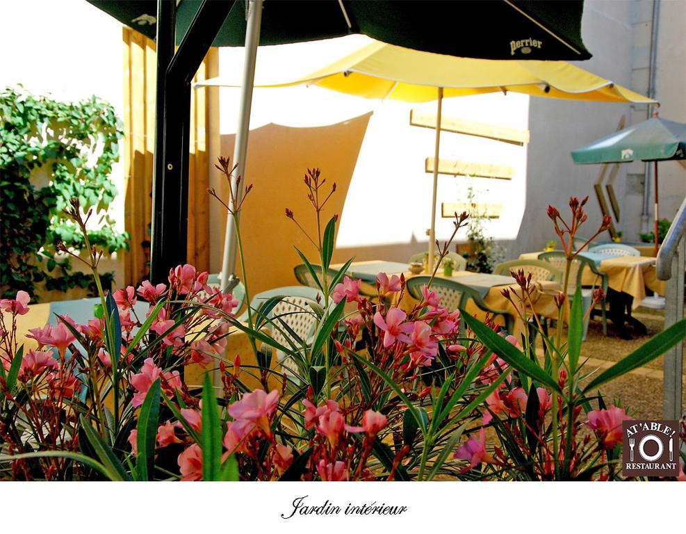 Logis Hotel Restaurant La Boule D'Or Chinon Zewnętrze zdjęcie