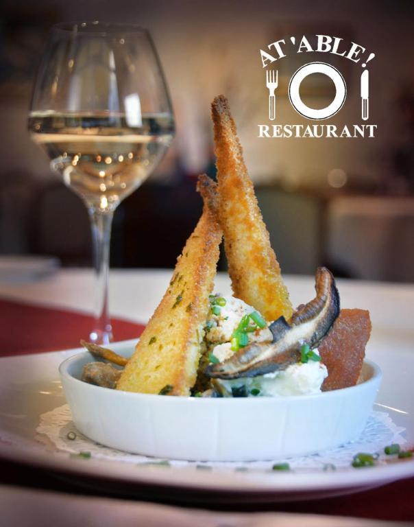 Logis Hotel Restaurant La Boule D'Or Chinon Zewnętrze zdjęcie