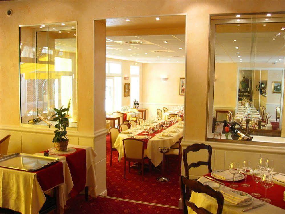 Logis Hotel Restaurant La Boule D'Or Chinon Zewnętrze zdjęcie