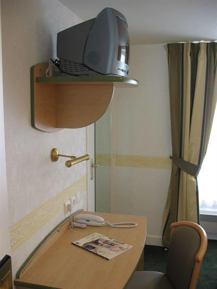 Logis Hotel Restaurant La Boule D'Or Chinon Zewnętrze zdjęcie