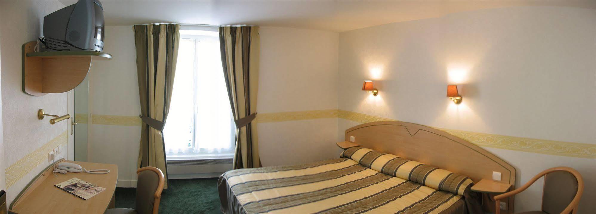 Logis Hotel Restaurant La Boule D'Or Chinon Zewnętrze zdjęcie