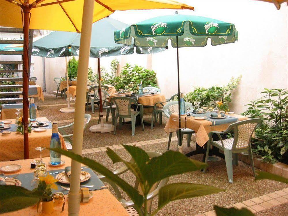 Logis Hotel Restaurant La Boule D'Or Chinon Zewnętrze zdjęcie
