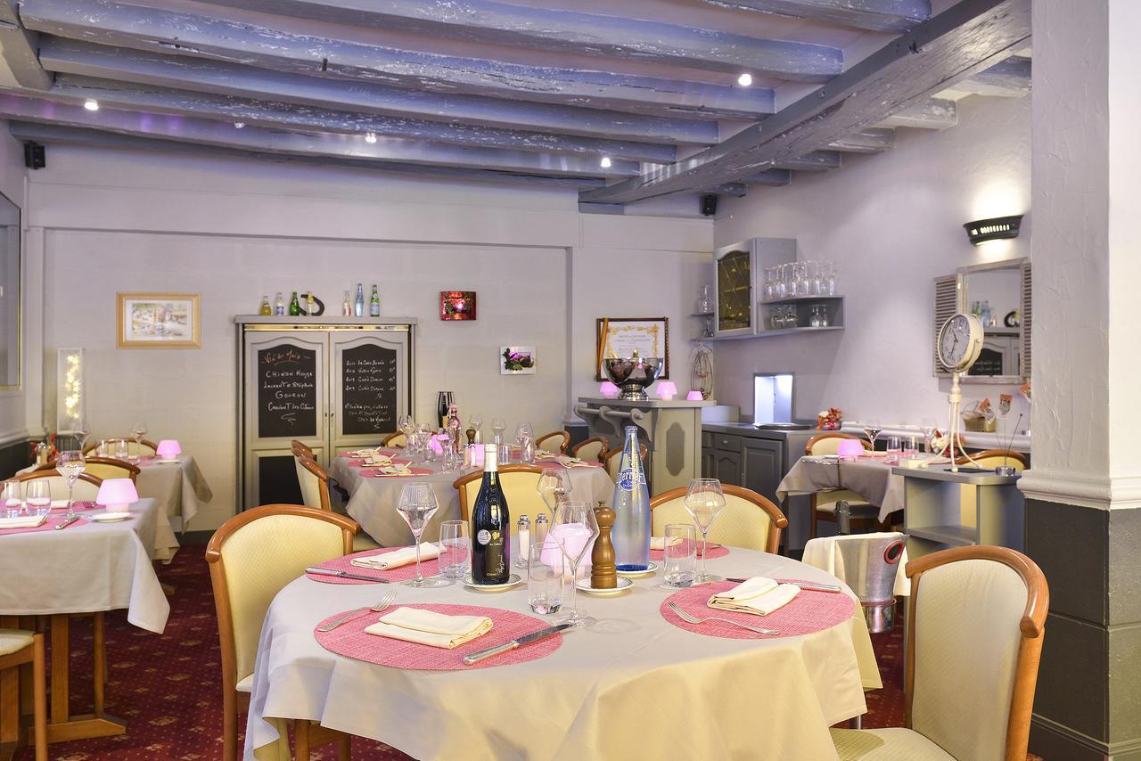 Logis Hotel Restaurant La Boule D'Or Chinon Zewnętrze zdjęcie
